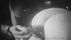 Jouer Dark Lantern Entertainment présente : un trio de chattes poilues avec une action de pipe rétro classique