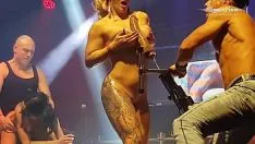 Reproduzir Futii em cena no festival e orgasmos múltiplos
