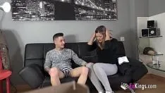 Reproducir Mamá joven y sexy hace el amor con el amigo de su hijo