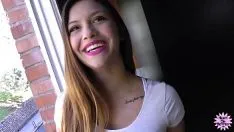 Reproduzir Veja como as vadias fodem por dinheiro e elas realmente gostam de pau
