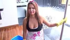 Reproduzir Pego patinando e fodido pela governanta Angela