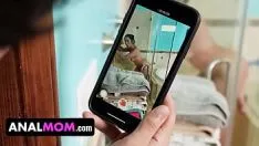 Redare Isi filmeaza mama cand suge dildo si vrea futai