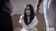 Abspielen Um ihren Freund in dieser sexuellen Fantasie zu befriedigen, lässt sie sich von ihm filmen