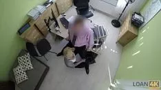 Redare Un Barbat Isi Invita La Locul De Munca Amanta Buna Rau