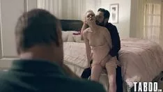 Abspielen Diese sexy junge Frau mit einer sehr gut gewichsten Muschi muss nicht in die Muschi gefickt werden