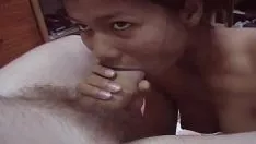Abspielen Gefangen, als er von seiner Herrin tief gelutscht wurde, bereit, das Sperma zu schlucken