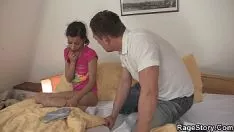 تشغيل رقصات مثيرة مع فتيات صغيرات مارس الجنس مع النجوم الثلاثون