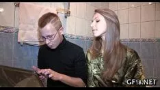 Abspielen Dieser begabte Mann ist oft bereit, Sex mit dicken Mädchen zu haben, weil sie es tun