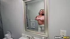 Play The beautiful brunette wants to be fucked hard in the pussy