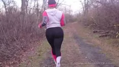 Es follada en el baño porno en el bosque