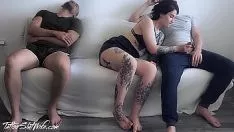 Reproducir Dos hombres son hermosos, una milfa linda y sexy