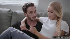 Redare Fiica vitregă Emma Hix și MILF Sarah Vandella în Unforgettable Threesome