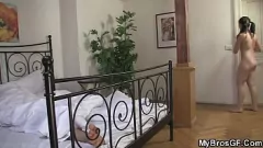 Oynat Aldatılan Kardeşinin Karısı Aldatılarak Seks Yaptırıldı