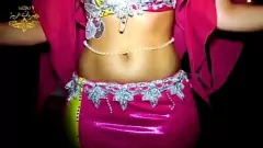 Redare Dansul din buric provocator al lui Hala pe stradă: o întâlnire sexy