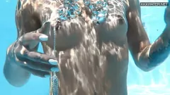 تشغيل الاباحية الهنغارية Zazie Skymm's Naked Swim & Outdoor Sex