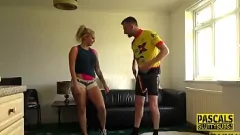 Reproducir Milf tatuada Louise Lee es follada por una gran polla